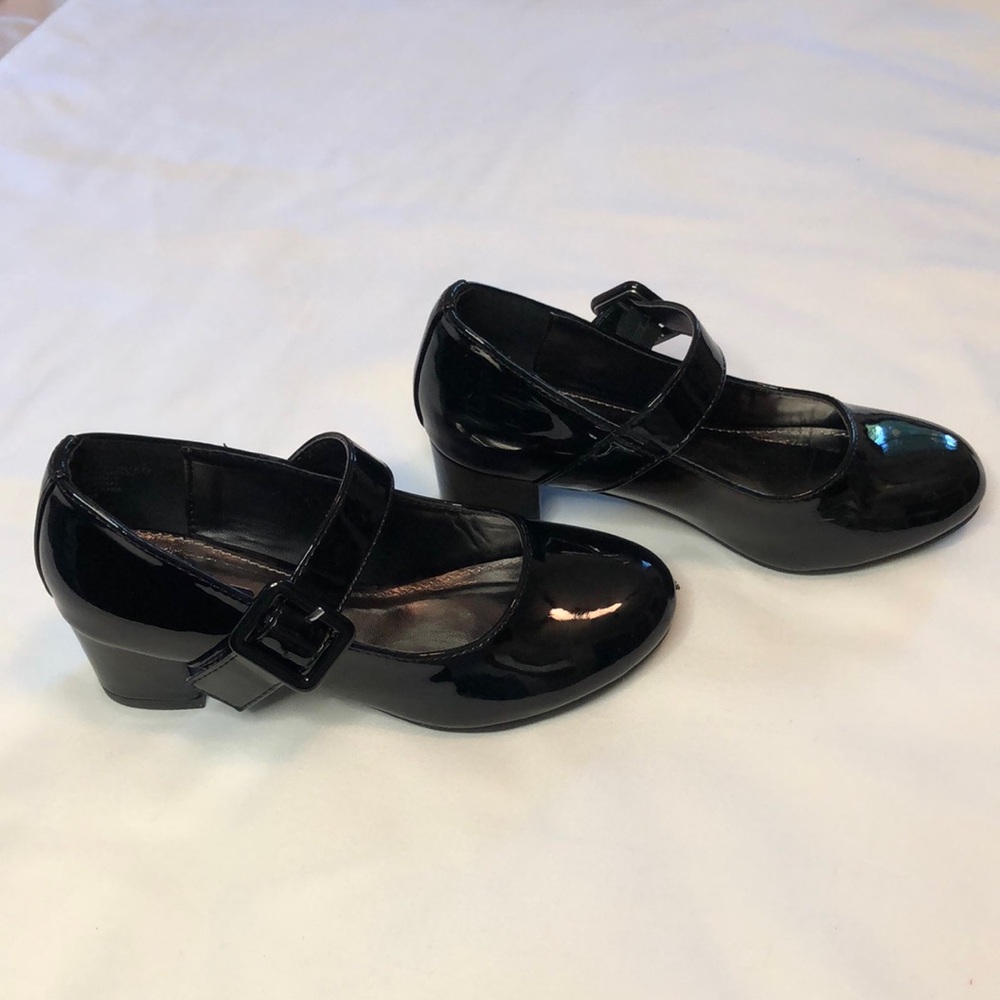 Girl’s black patent buckle dress shoes, size 12 1/2, great condition
